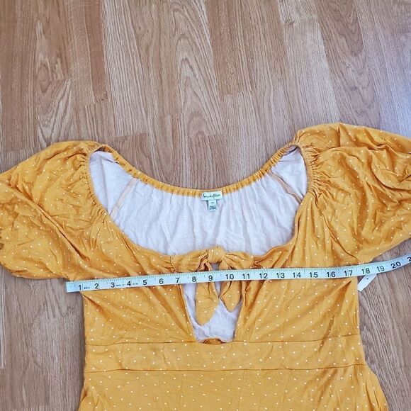 Love, Fire: Keyhole Front-Tie Polkadot Skater Dress size Large In Yellow - NEW - Picture 10 of 14